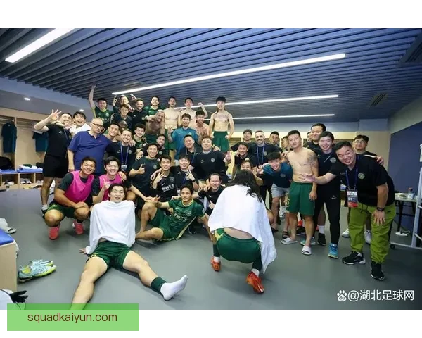 罗德里在更衣室的融入情况持续提升，展现出良好的团队氛围适应能力